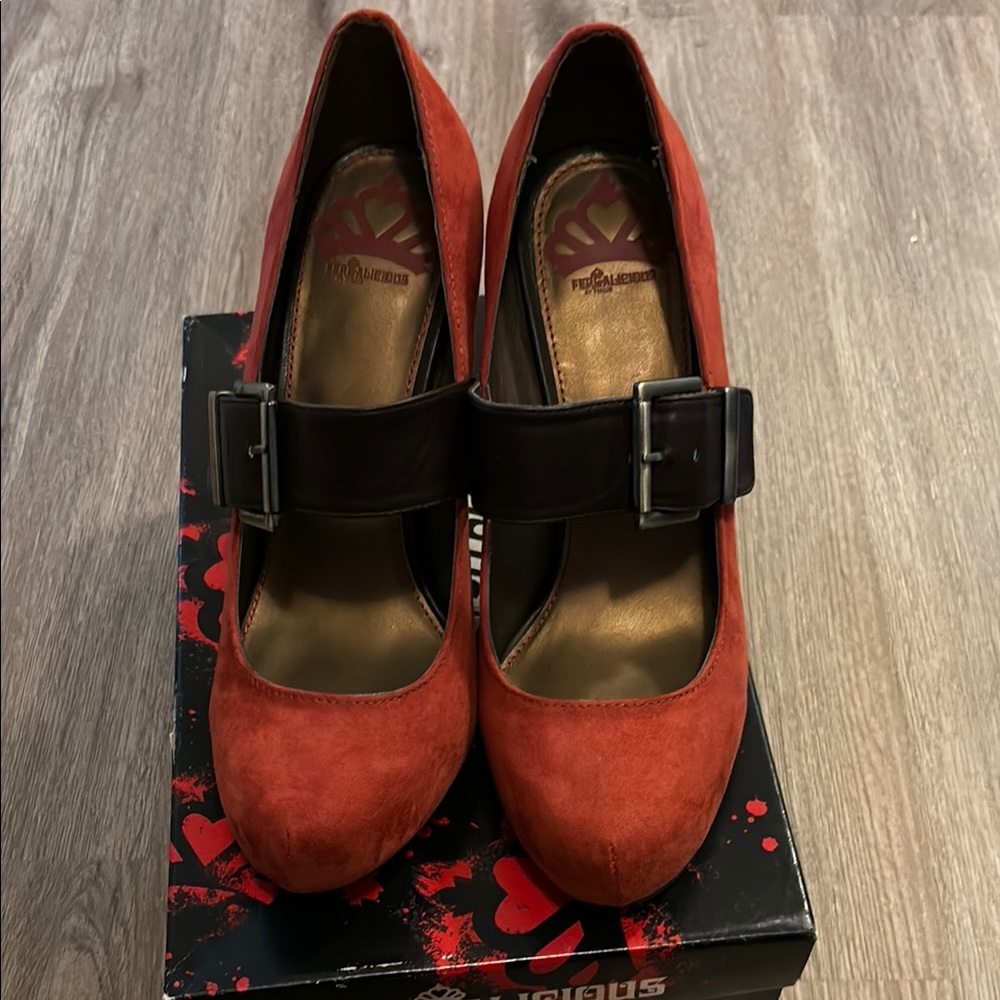NIB Fergalicious Women's orange /Celeste Heels with Brown Buckle. Size 8.5